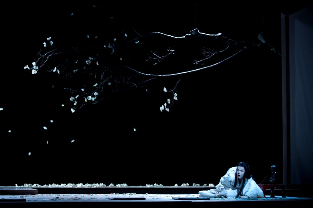 MADAMA BUTTERFLY     